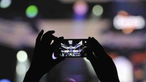 Read more about the article चौर्यप्रती, चित्रपटाच्या (पायरसी) : (Piracy)