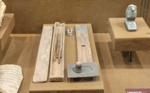 हस्तलिखितांची साधने (Tools Of Manuscripts)