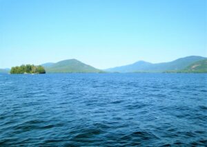 टी ॲनाऊ सरोवर (Te Anau Lake)