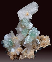 ह्यूलँडाइट (Heulandite)