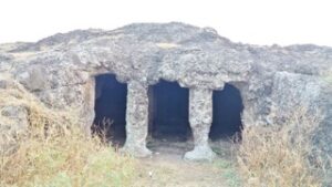 Read more about the article चामर (चांभार) लेणी (Chamar Leni)