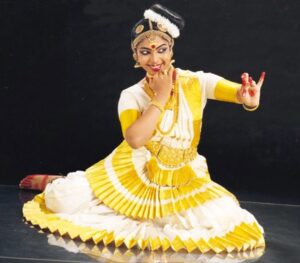 Read more about the article मोहिनीआट्टम् (Mohiniyattam)