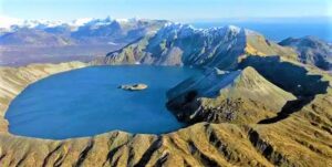 Read more about the article ज्वालामुखी महाकुंड (Volcanic Caldera)
