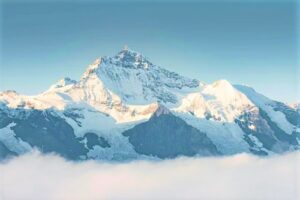 Read more about the article युंगफ्राऊ शिखर (Jungfrau Peak)