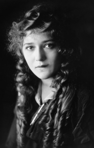 Read more about the article मेरी पिकफर्ड (Mary Pickford)